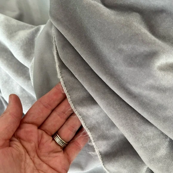 Elegant Gray Velvet Women's Photoshoot Dress - Picture 12 of 16